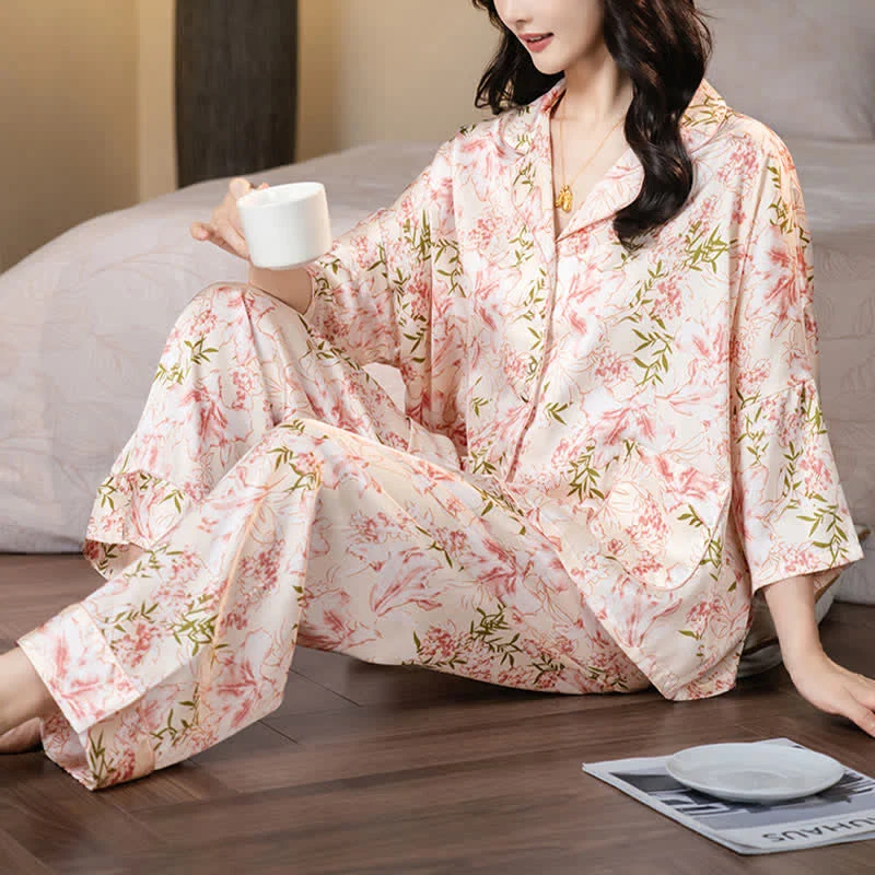 Rustikales rosa Pyjama-Set mit Blumen- und Blättermuster