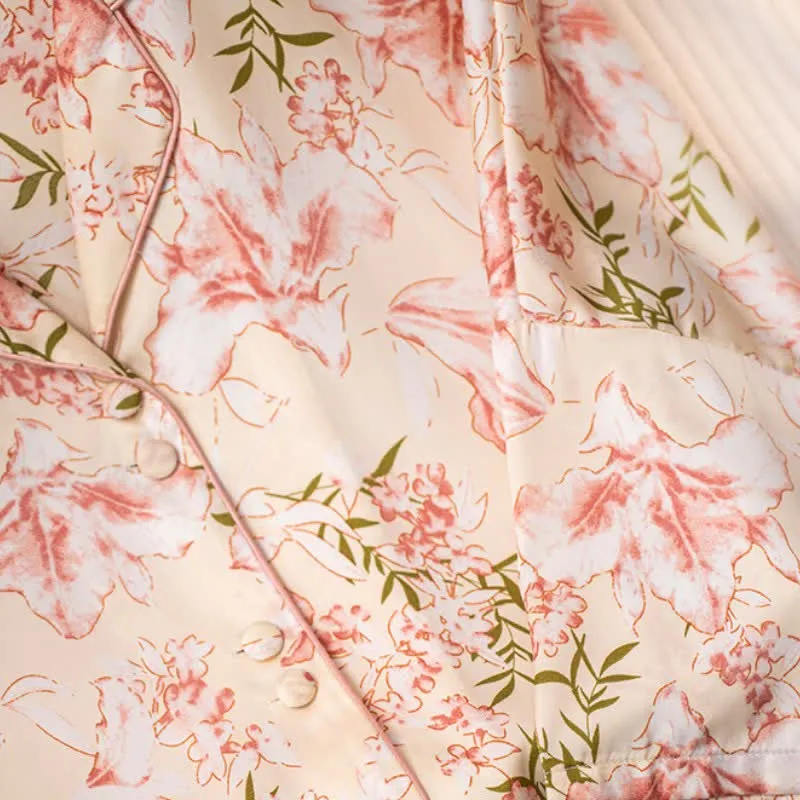 Rustikales rosa Pyjama-Set mit Blumen- und Blättermuster