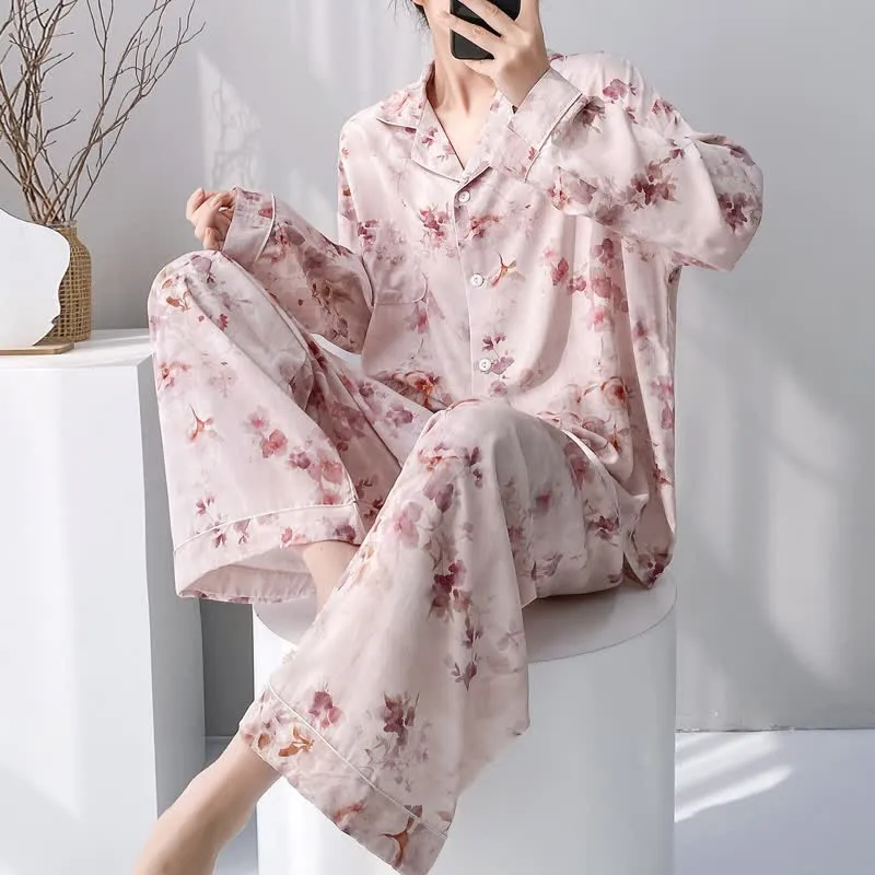 Rosa Pyjama-Set mit Blumenmuster