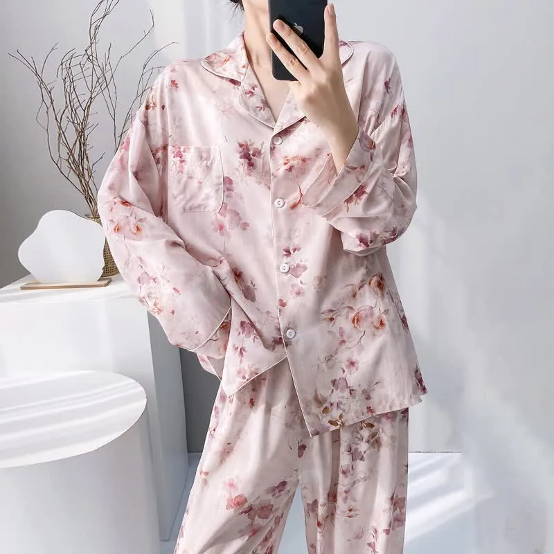 Rosa Pyjama-Set mit Blumenmuster