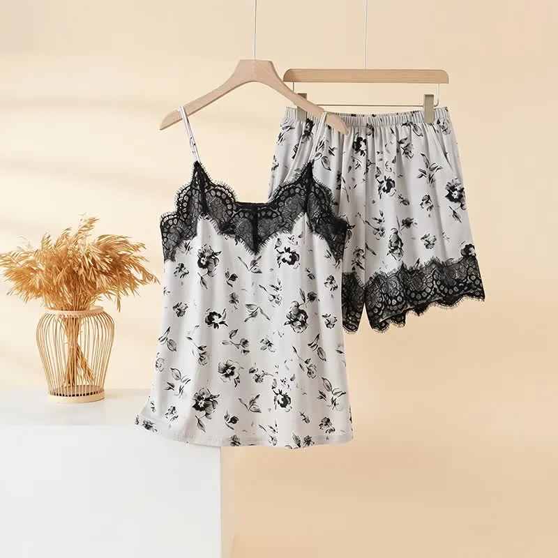 Romantisches Pyjama-Set mit floraler Spitze