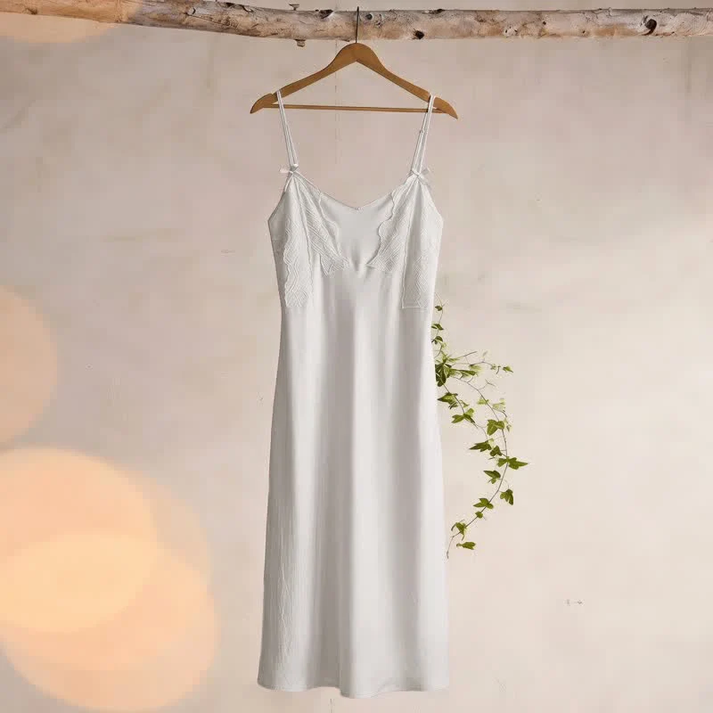 Nachtkleid aus Baumwollspitze