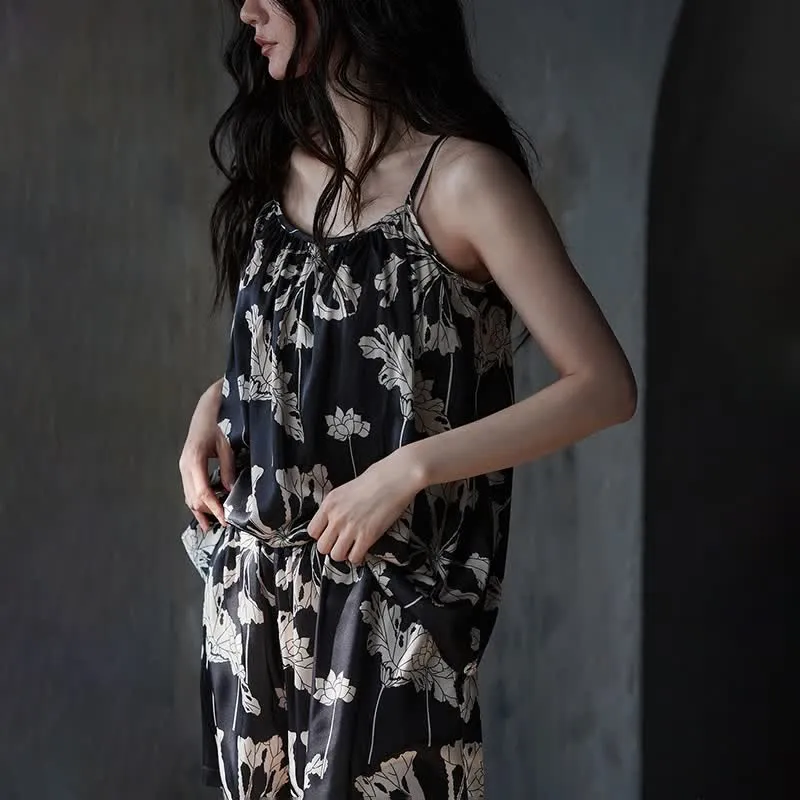 Schwarzes Pyjama-Set mit geblümtem Cami-Shorts