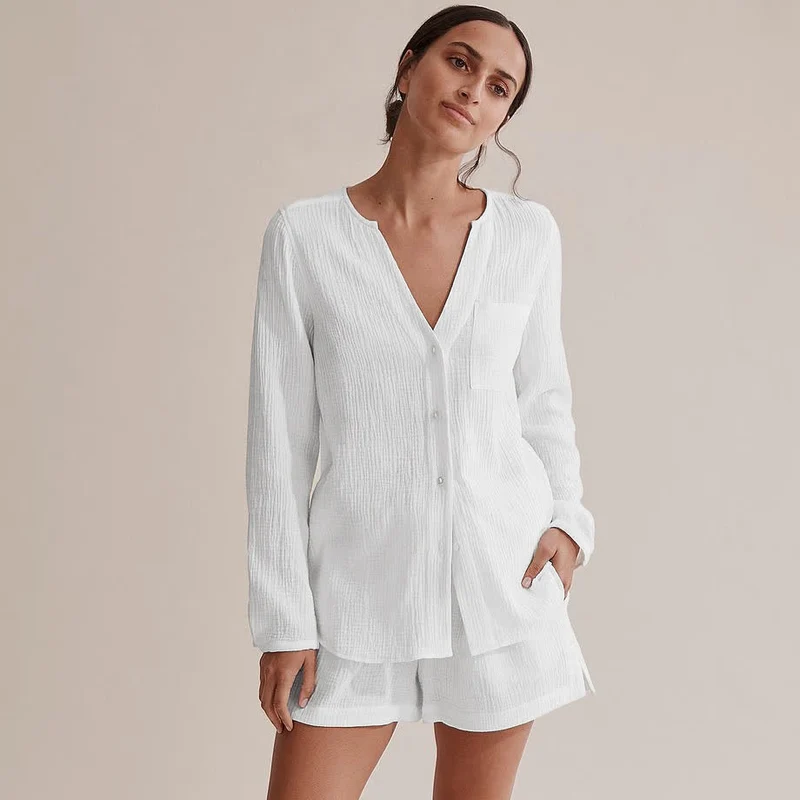 Pyjama-Set aus langärmeligem Oberteil und Shorts