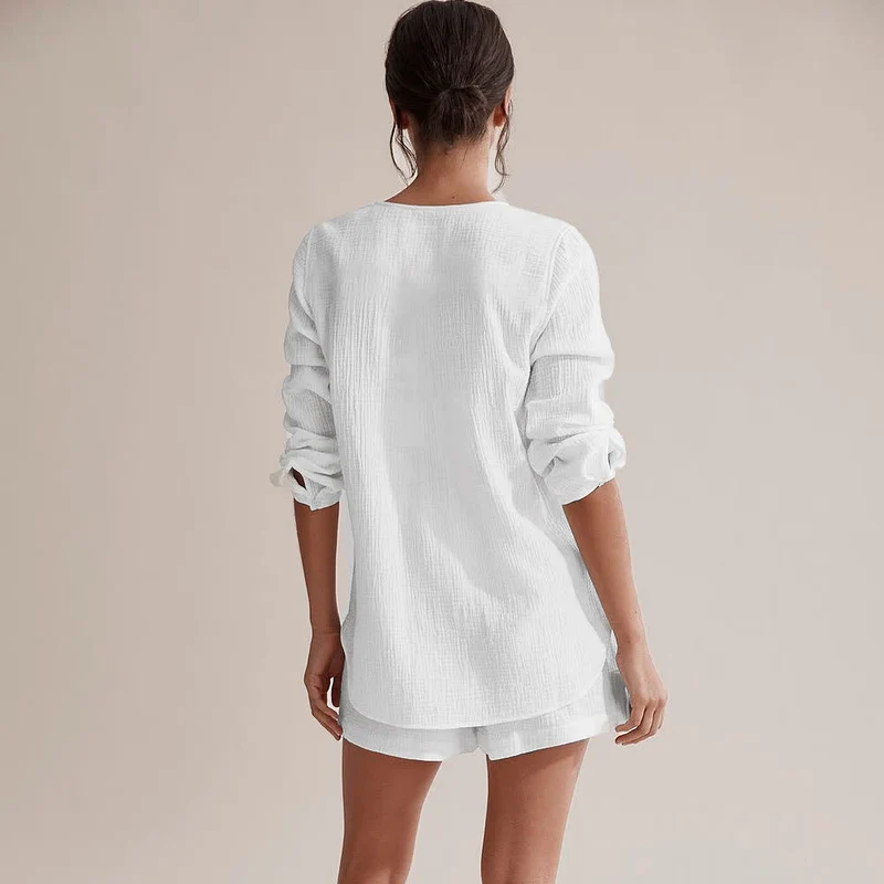 Pyjama-Set aus langärmeligem Oberteil und Shorts