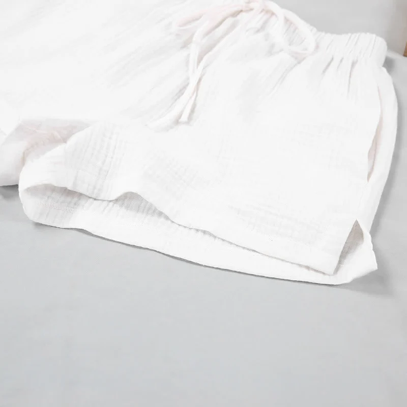 Pyjama-Set aus langärmeligem Oberteil und Shorts