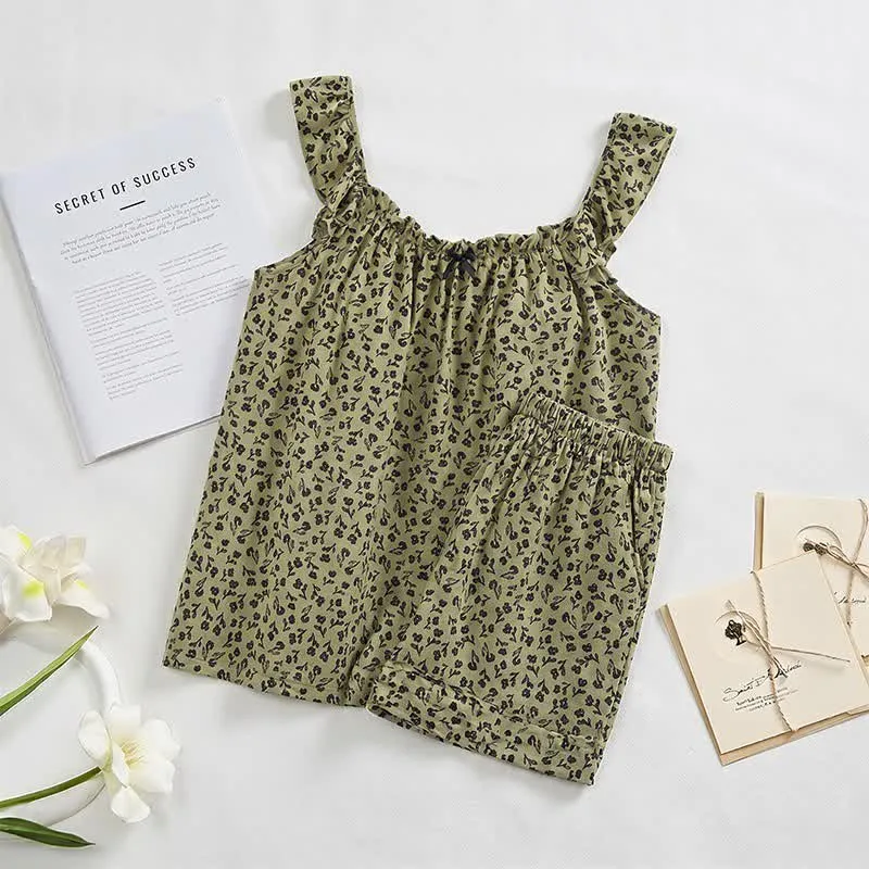 Olivgrüner Pyjama-Set mit Rüschen und Blumenmuster