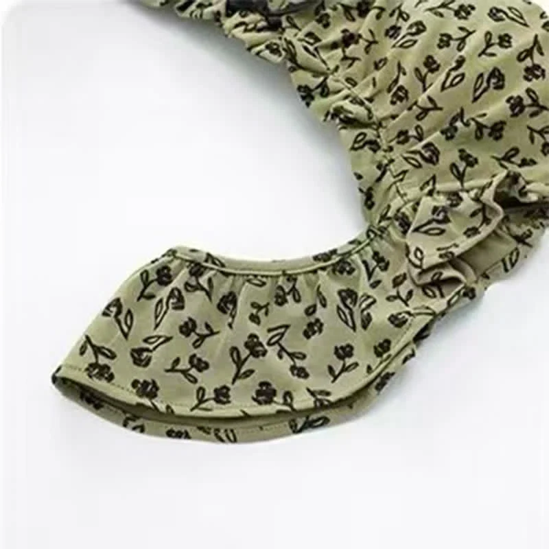 Olivgrüner Pyjama-Set mit Rüschen und Blumenmuster