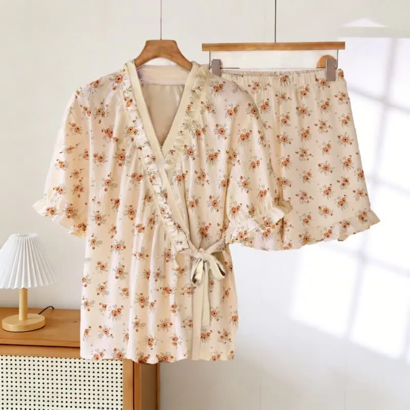 Pyjama im Landhausstil mit Blumenmuster und Rüschenärmeln