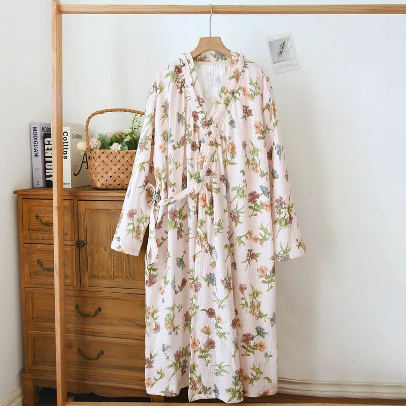 Morgenmantel aus Baumwollgaze mit Blumenmuster und Rüschenkragen