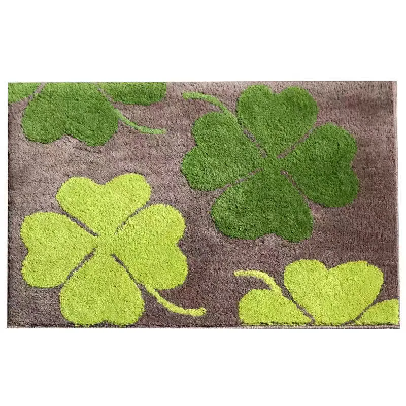 Frischer vierblättriger Klee-Teppich