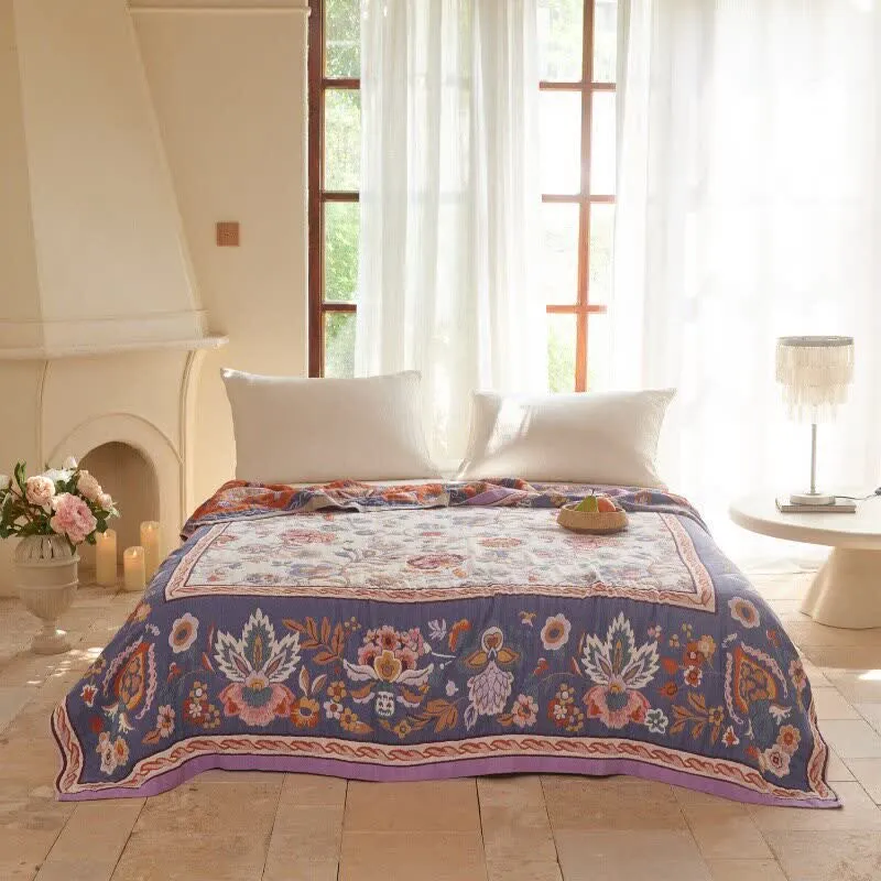 Baumwoll-Steppdecke mit böhmischem Rand und Blumenmuster