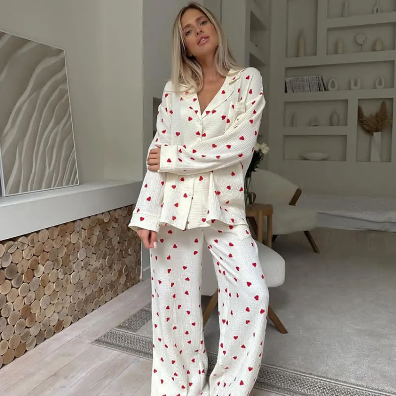 Pyjama-Set aus Baumwolle mit rotem Herzmuster