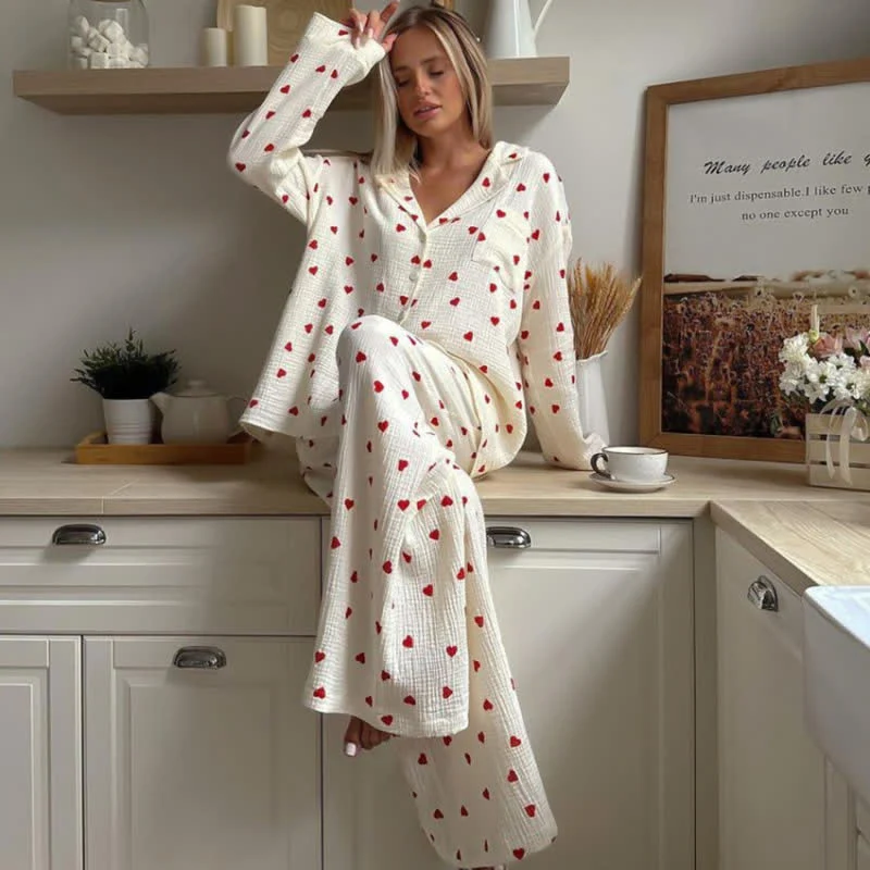 Pyjama-Set aus Baumwolle mit rotem Herzmuster