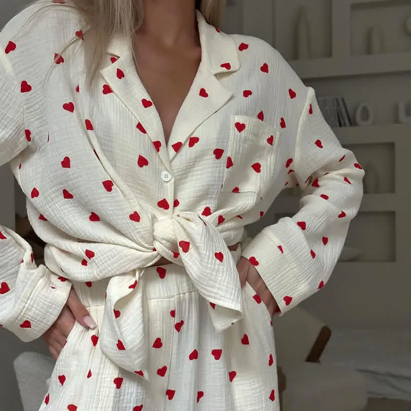 Pyjama-Set aus Baumwolle mit rotem Herzmuster