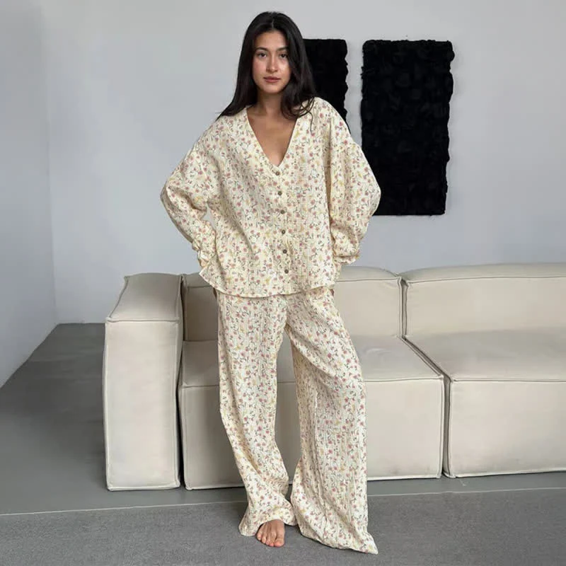 Baumwoll-Pyjama-Set mit V-Ausschnitt und Blumenmuster