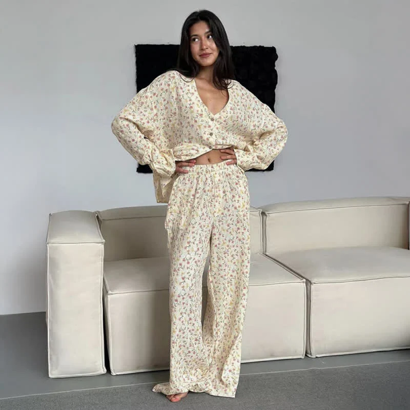 Baumwoll-Pyjama-Set mit V-Ausschnitt und Blumenmuster