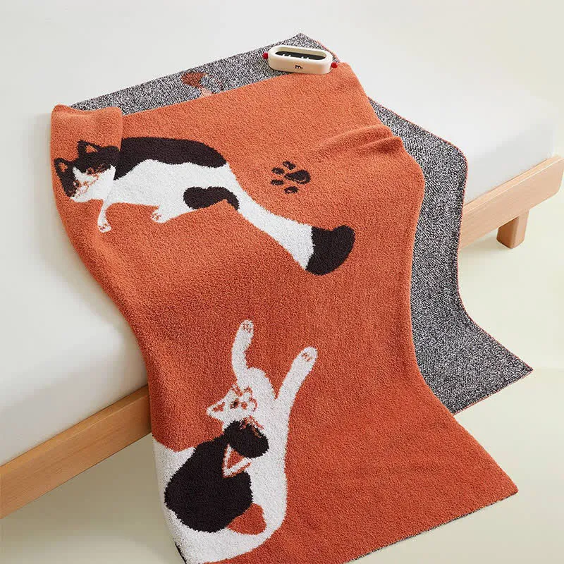 Strickdecke aus Fleece mit verspielten Katzenmotiven