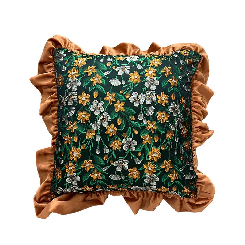 Retro-Kissen mit Blumen- und Blättermuster und Rüschen