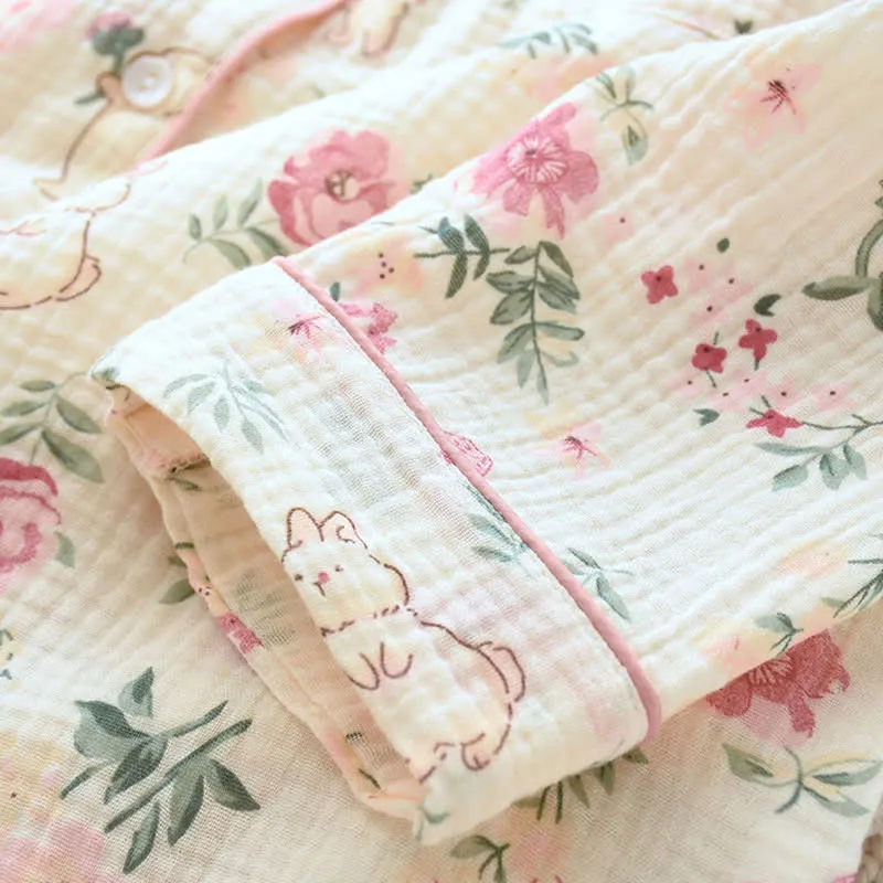 Pyjamaoberteil aus Baumwollgaze mit Blumen- und Hasenmuster