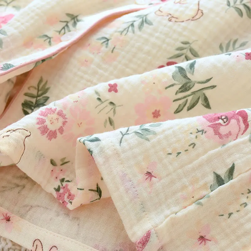 Pyjamaoberteil aus Baumwollgaze mit Blumen- und Hasenmuster