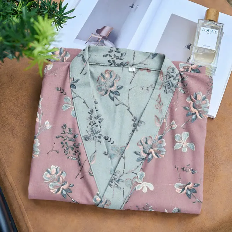 Kimono-Bademantel aus doppellagigem Baumwollgewebe mit blühendem Blumenmuster