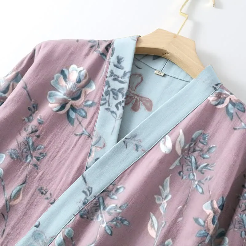 Kimono-Bademantel aus doppellagigem Baumwollgewebe mit blühendem Blumenmuster