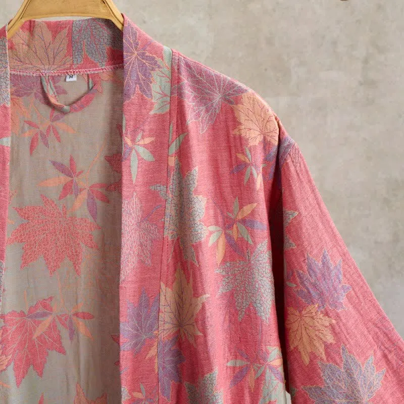 Kimono-Bademantel aus doppellagigem Baumwollgewebe mit Ahornblattmuster