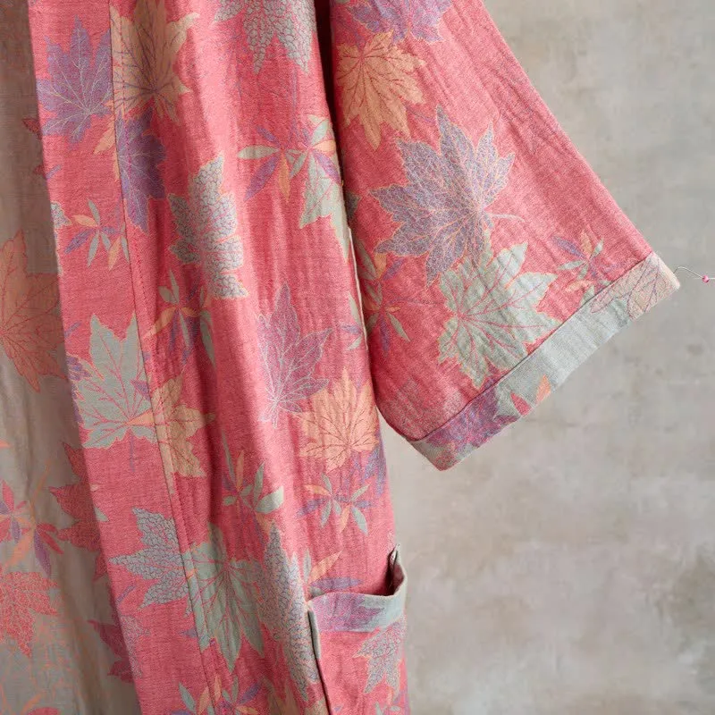 Kimono-Bademantel aus doppellagigem Baumwollgewebe mit Ahornblattmuster