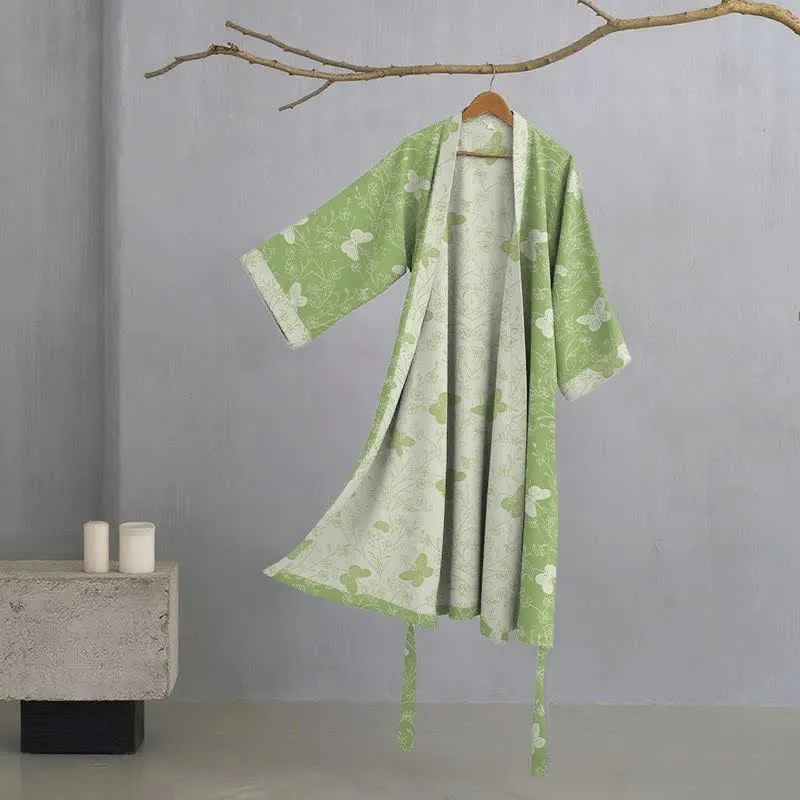 Kimono-Bademantel aus doppellagigem Baumwollgewebe mit grünem Schmetterlingsmuster