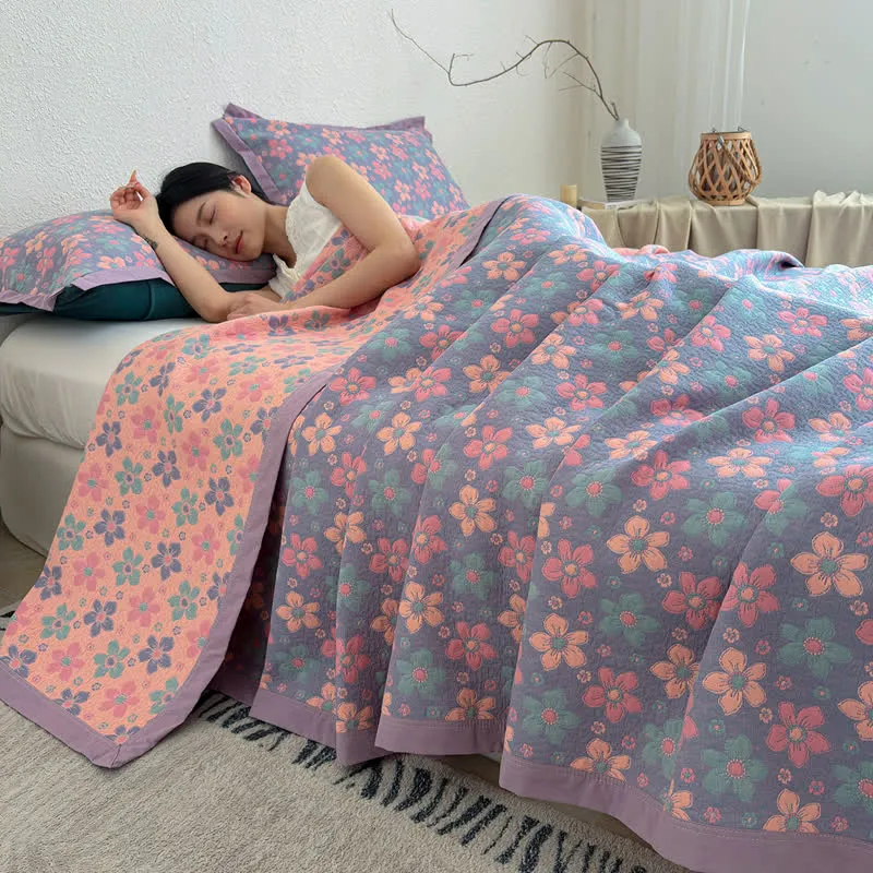 Dreilagige Tagesdecke aus Gaze mit kleinem Blumenmuster