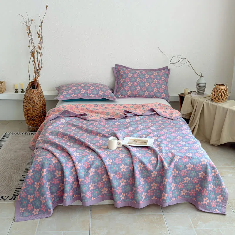 Dreilagige Tagesdecke aus Gaze mit kleinem Blumenmuster
