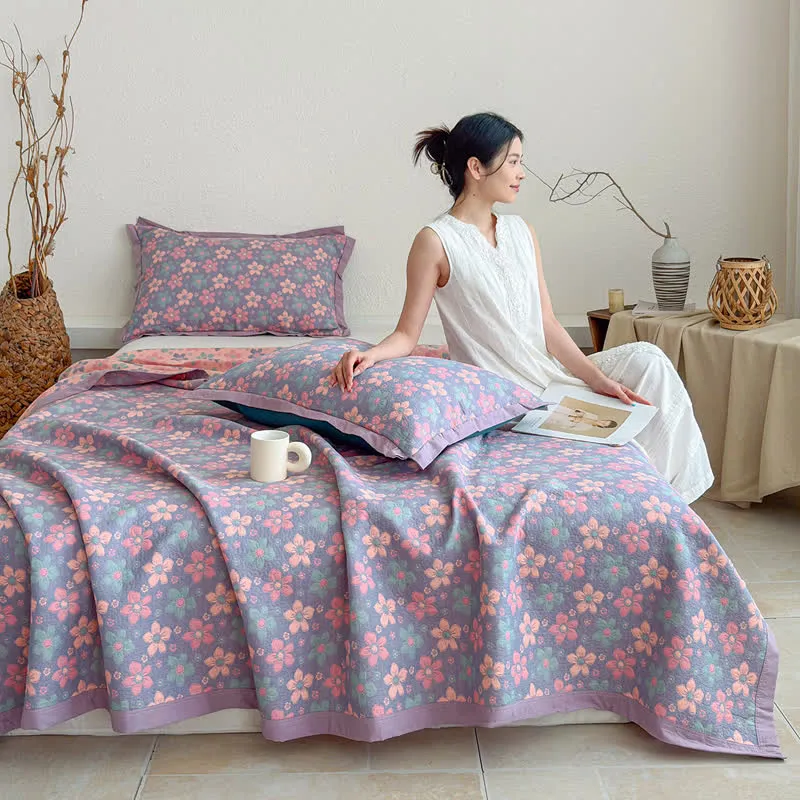 Dreilagige Tagesdecke aus Gaze mit kleinem Blumenmuster