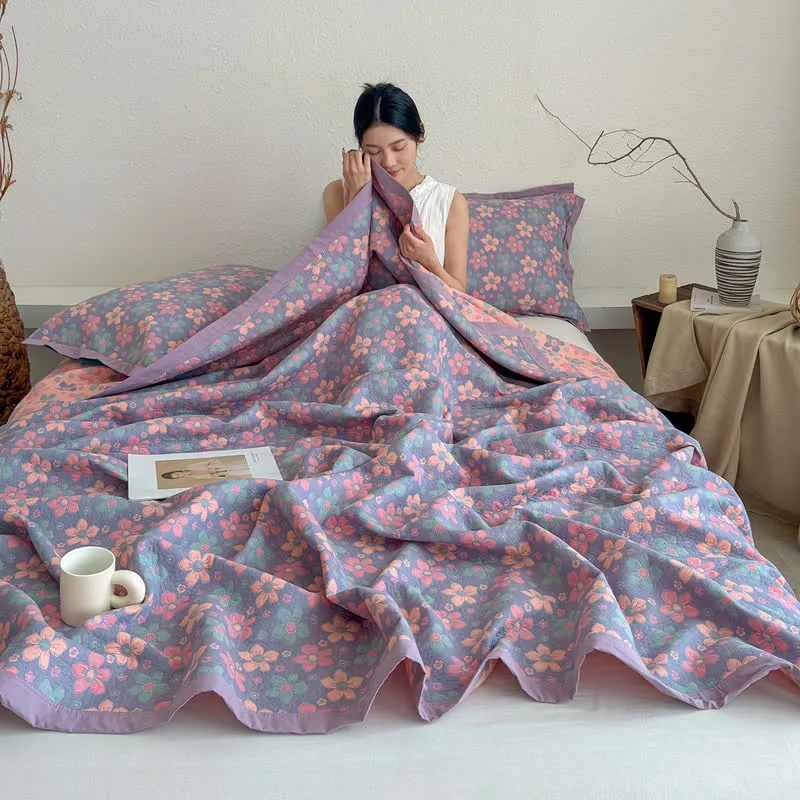 Dreilagige Tagesdecke aus Gaze mit kleinem Blumenmuster