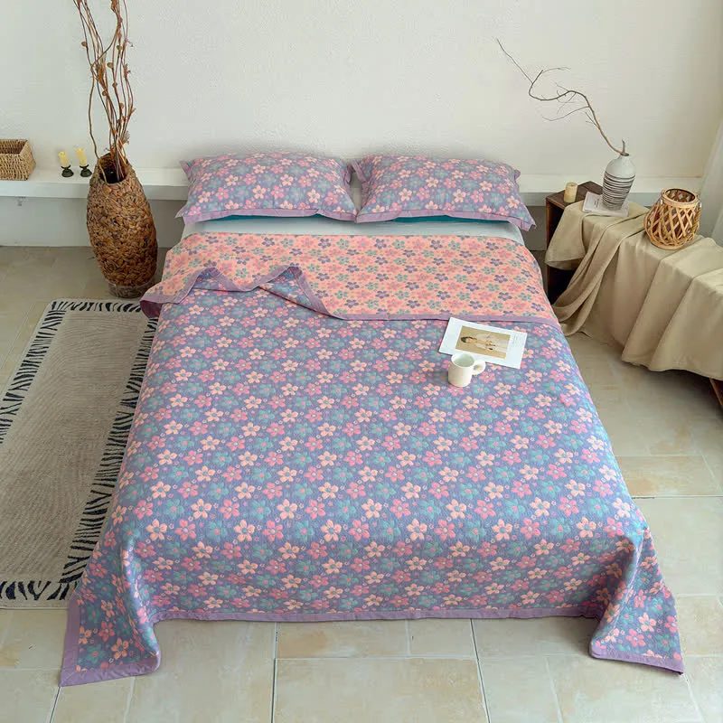 Dreilagige Tagesdecke aus Gaze mit kleinem Blumenmuster