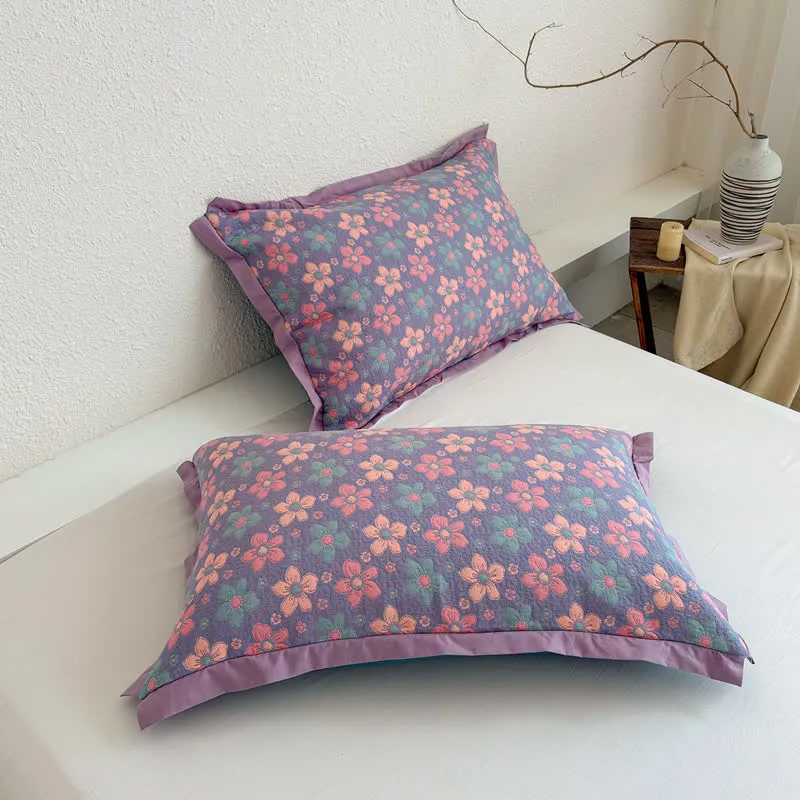 Dreilagige Tagesdecke aus Gaze mit kleinem Blumenmuster