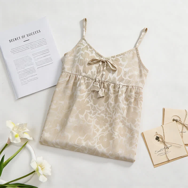 Cremefarbenes Nachtkleid mit Blumenmuster und Quasten