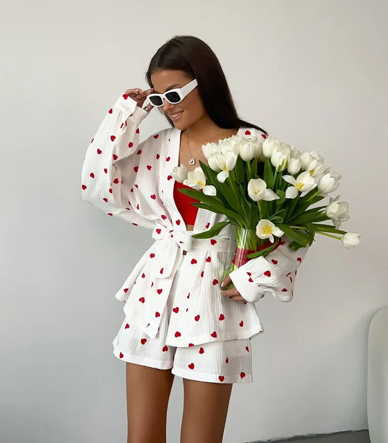 Wickelpyjama-Set aus Baumwolle mit Herzmuster
