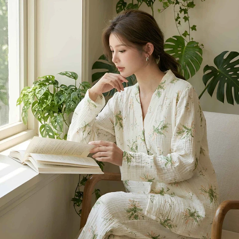Pyjama-Set aus Baumwollgaze mit Blumenstrauß