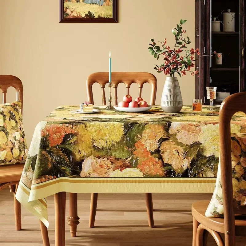 Elegante Tischdecke mit malerischem Blumenmuster