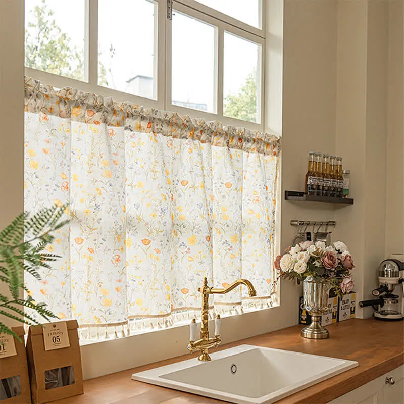 Halbtransparenter Küchenvorhang mit Blumenmuster