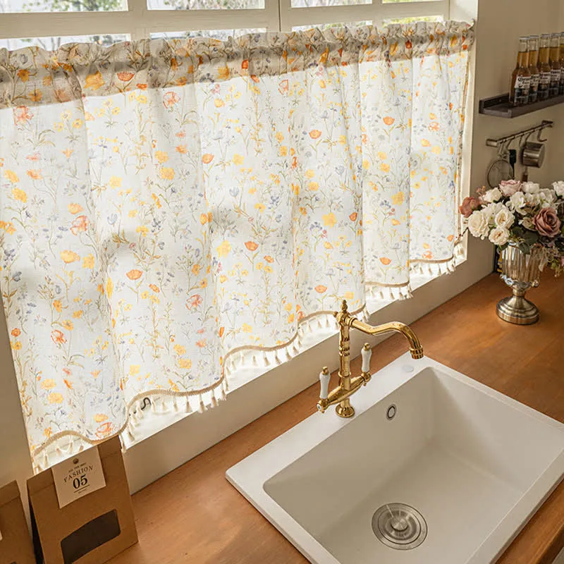 Halbtransparenter Küchenvorhang mit Blumenmuster