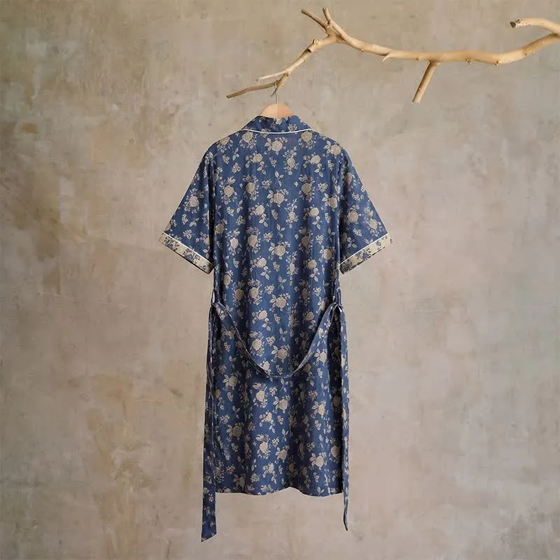 Indigoblauer Kimono-Bademantel mit Vintage-Blumenmuster