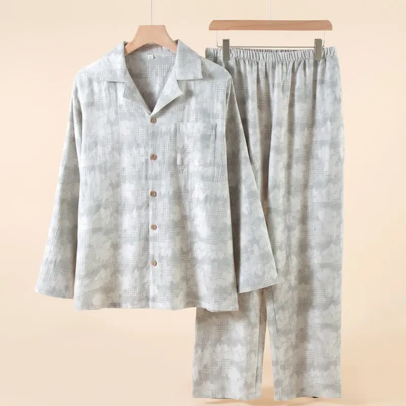 Loungewear-Set mit hellem Blumenmuster und dezentem Vichy-Karo und Knöpfen