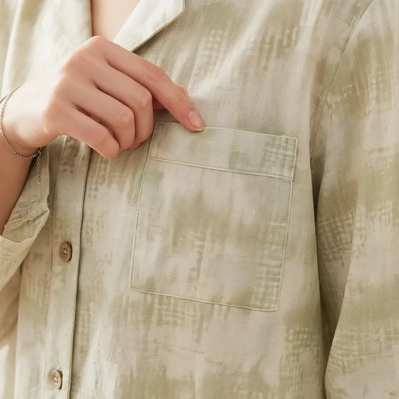 Loungewear-Set mit hellem Blumenmuster und dezentem Vichy-Karo und Knöpfen