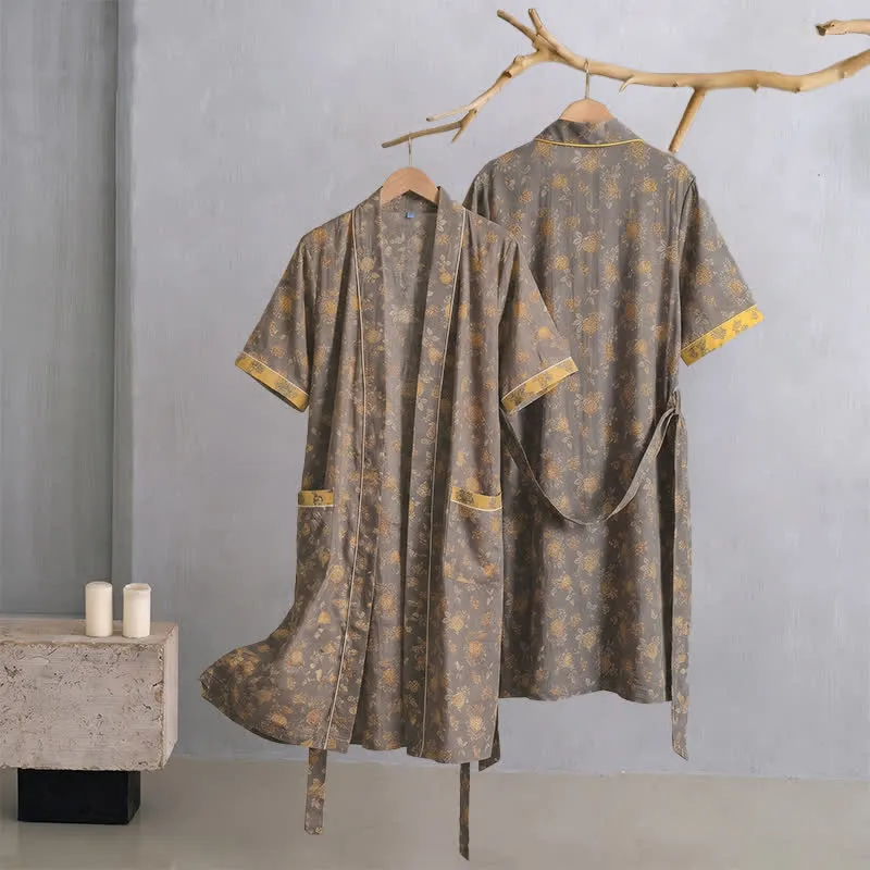 Taupe-gelber Kimono-Bademantel mit Vintage-Blumenmuster