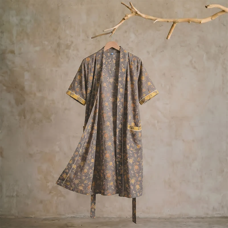 Taupe-gelber Kimono-Bademantel mit Vintage-Blumenmuster