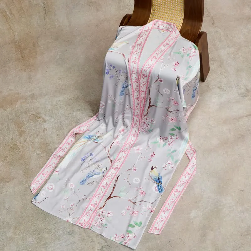 Bademantel im Kimono-Stil mit Pfirsichblüten- und Vogelmotiv