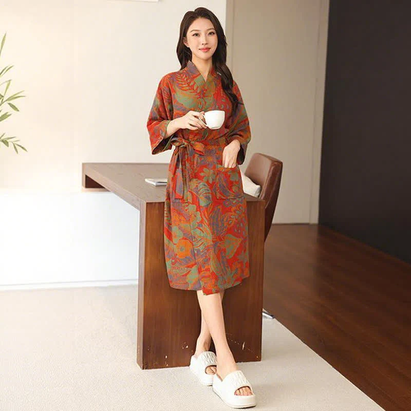 Kimono-Bademantel aus doppellagigem Baumwollgewebe mit Blumenmuster
