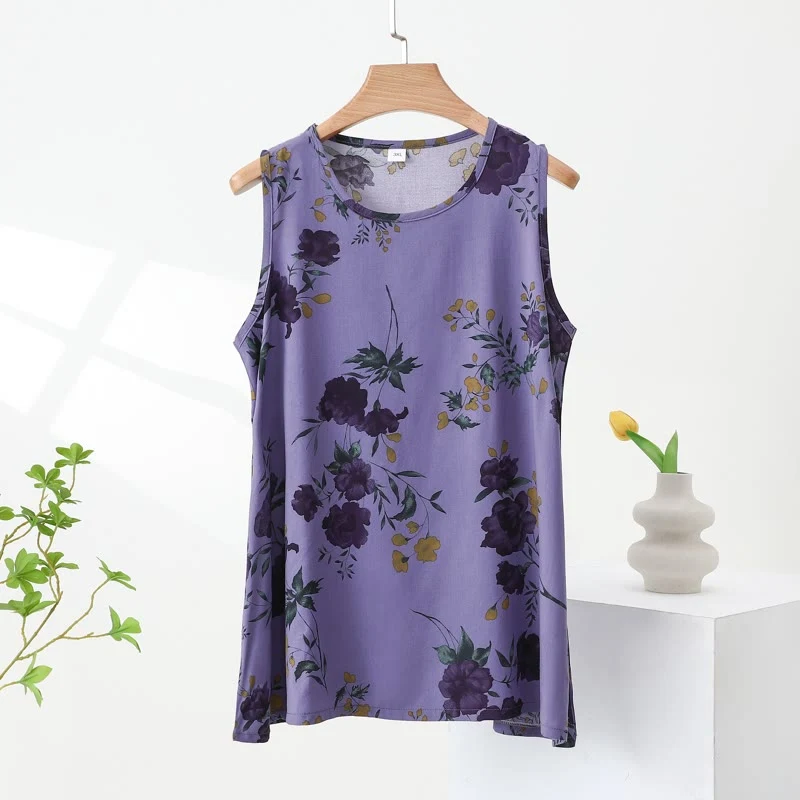 Lila geblümter Pyjama mit Tanktop und Hose